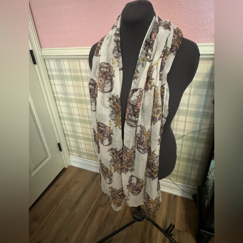 Set of 2 Scarfs.